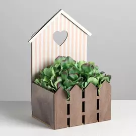 Кашпо-домик с заборчиком