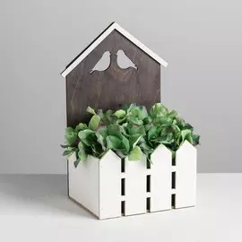 Кашпо-домик с заборчиком