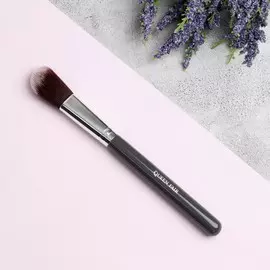 Кисть для макияжа