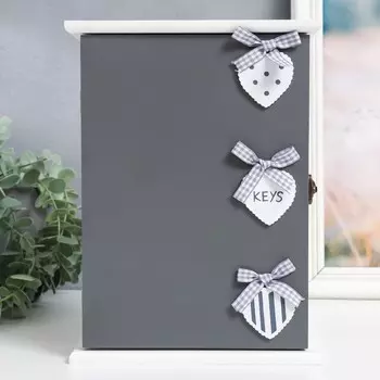 Ключница настенная закрытая