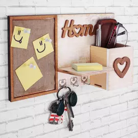 Ключница деревянная с полкой