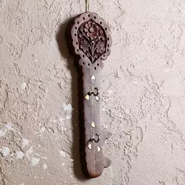 Ключница резная