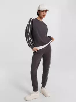 Комплект женский: джемпер и брюки