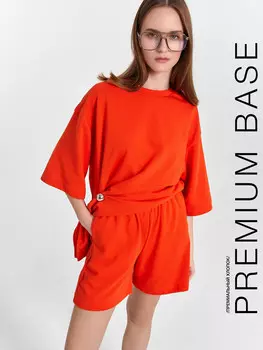 Комплект женский красный: футболка и шорты