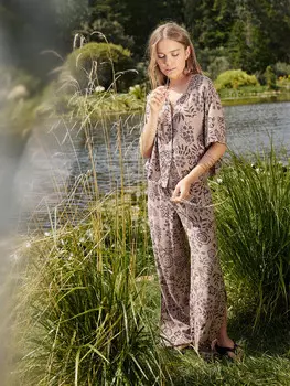 Комплект женский (жакет, брюки)