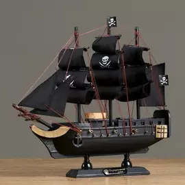 Сувенирная модель корабля