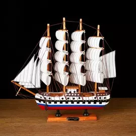 Сувенирная модель корабля