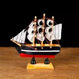 Сувенирная модель корабля