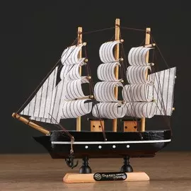 Сувенирная модель корабля