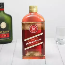 Коробка жестяная в форме бутылки под крепкий алкоголь