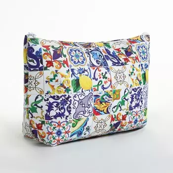 Косметичка на молнии простая, с рисунком, белая/разноцветная