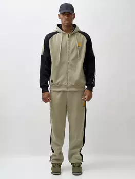 Костюм спортивный