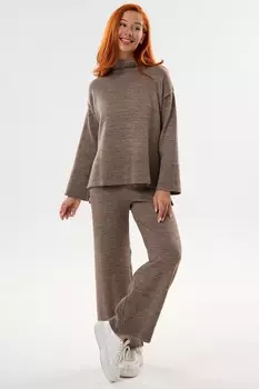 Костюм вязаный