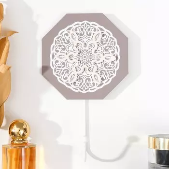 Настенный крючок декоративный