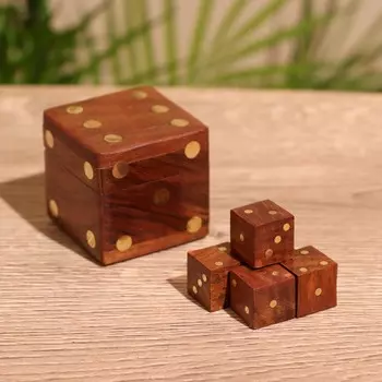 Кубики игральные в шкатулке, 4.54.54.5 см, дерево шишам