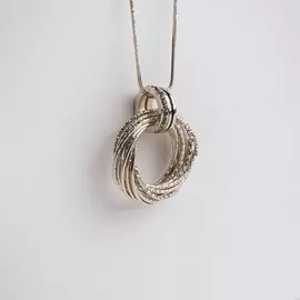 Кулон на цепочке