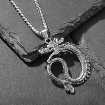 Кулон на цепочке