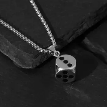 Кулон на цепочке