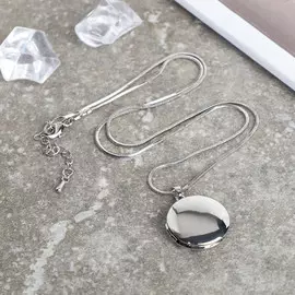 Кулон на цепочке для фото