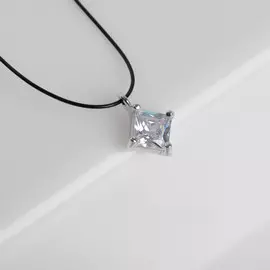 Кулон на шнурке