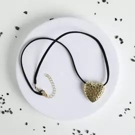 Кулон на шнурке