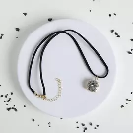 Кулон на шнурке