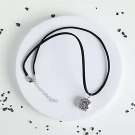 Кулон на шнурке