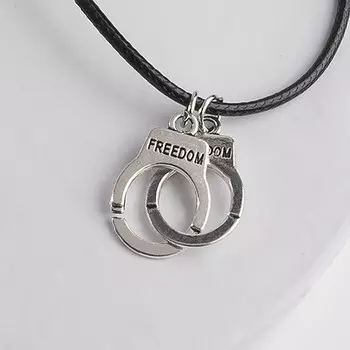 Кулон на шнурке