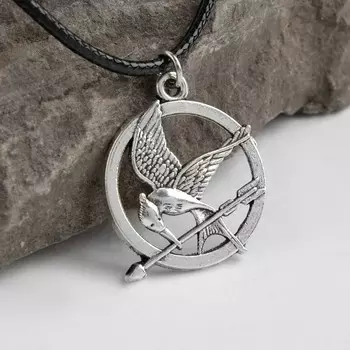 Кулон на шнурке