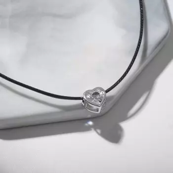 Кулон на шнурке