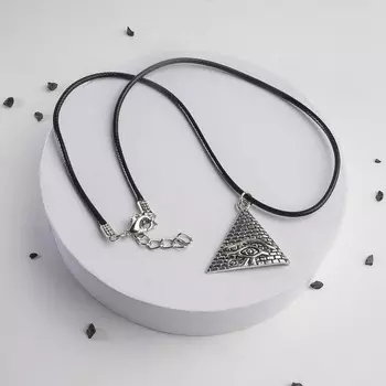 Кулон на шнурке