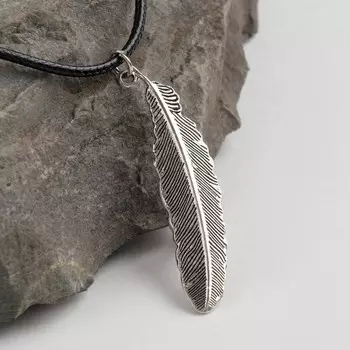 Кулон на шнурке