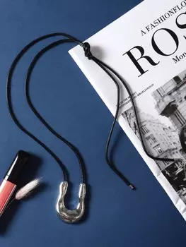 Кулон на шнурке