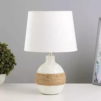 Лампа настольная с абажуром