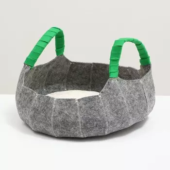 Лежанка для животных из войлока