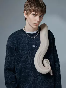 Лонгслив мужской черный со змеиным принтом