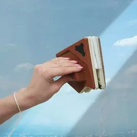 Магнитная щётка для мытья окон с двух сторон доляна, треугольная, с водосгоном, на стекло 18-32 мм