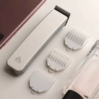Машинка для стрижки luazon ltri-21, 3 вт, с насадками, led-индикатор, акб, белая