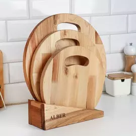 Набор деревянных разделочных досок на подставке