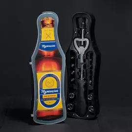 Набор инструментов в бутылке