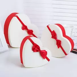 Набор подарочных коробок сердце 3 в 1, алый - белый 21199 - 15.5146 см