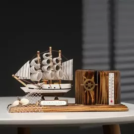 Карандашница дерево с моделью корабля и термометром