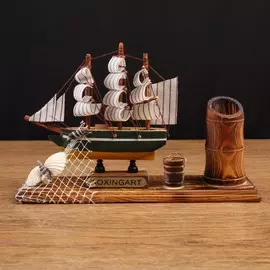 Карандашница дерево с моделью корабля