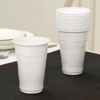 Набор пластиковых одноразовых стаканов не забыли!