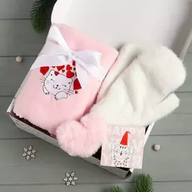 Набор подарочный плед варежки брелок