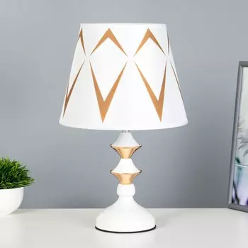 Настольная лампа