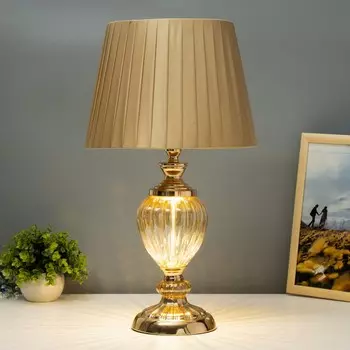 Настольная лампа