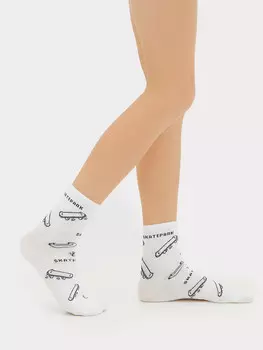 Носки детские белые с рисунком в виде скейтбордов