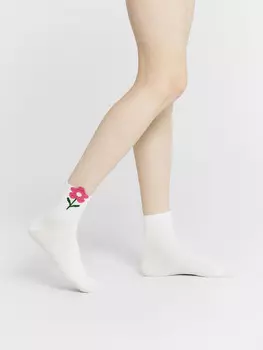 Носки женские белые с 3d элементом в виде цветочка на бортике