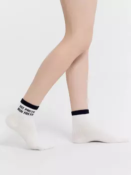 Носки женские белые с рисунком в виде надписи